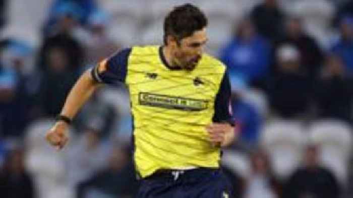 Hampshire's Wood signs new contract until 2026