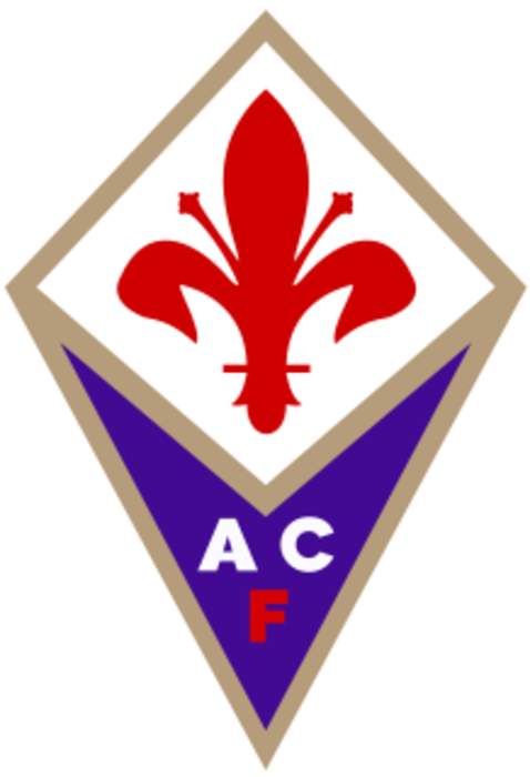 Lukaku sent off as nine-man Roma hold Fiorentina