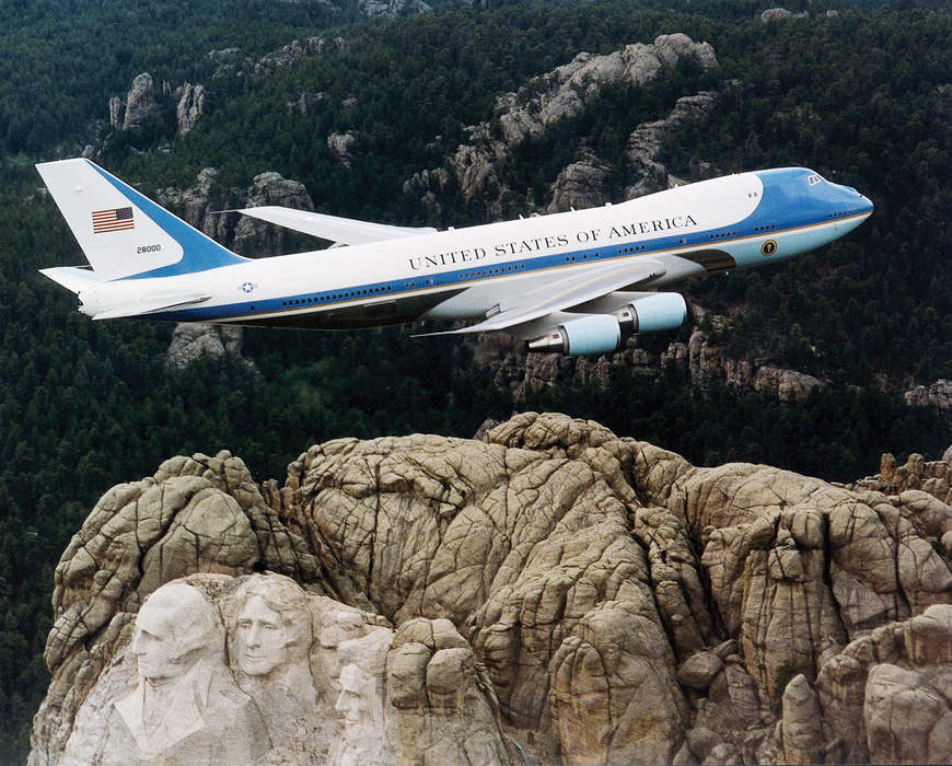 Stop stealing from Air Force One, journalists told