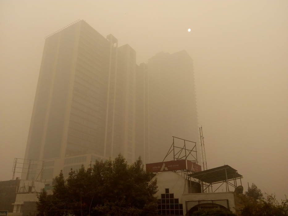 Delhi Air Pollution: Thick smog across Noida, Ghaziabad, Gurugram as air quality remains 'severe', check Delhi-NCR AQI
