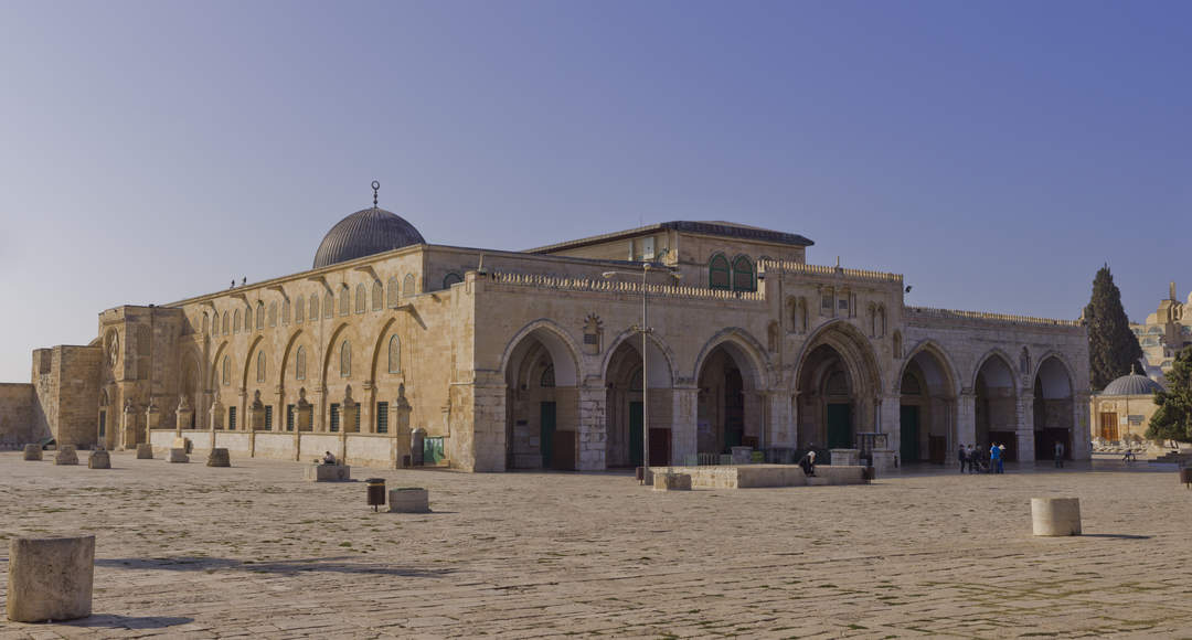 News24.com | SEE | Violence erupts between Palestinians and police at al-Aqsa mosque as Israel marks Jerusalem Day
