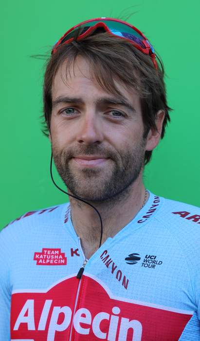 Alex Dowsett: British cyclist attempts to regain hour record in Mexico