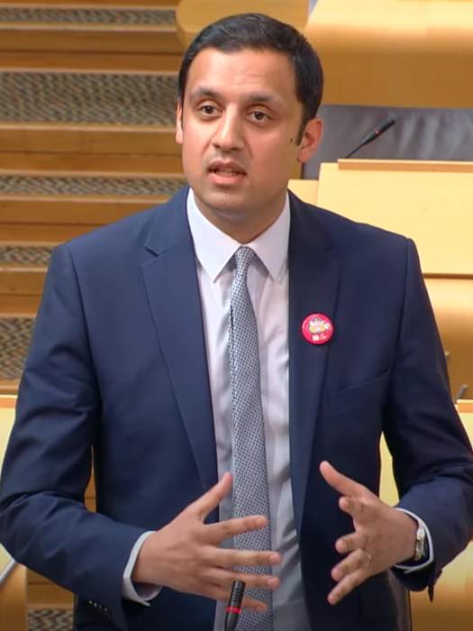 Scottish election 2021: Anas Sarwar says Scotland must move on from 'old politics'