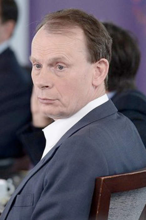 Andrew Marr to leave BBC to 'get own voice back'