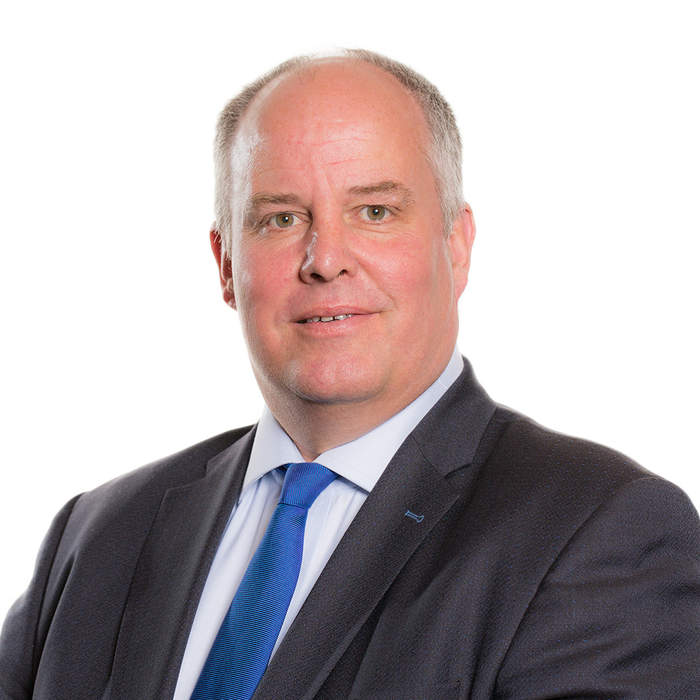 Andrew RT Davies returns as Welsh Conservatives leader