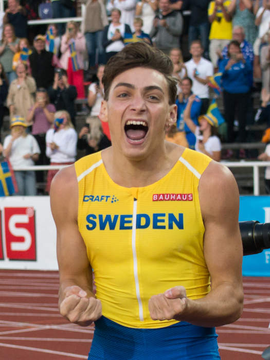 World Championships 2022: Sweden's Armand Duplantis breaks pole vault world record