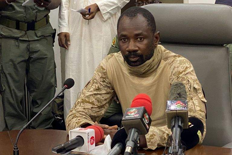 Mali: Man accused of trying to stab president dies in custody