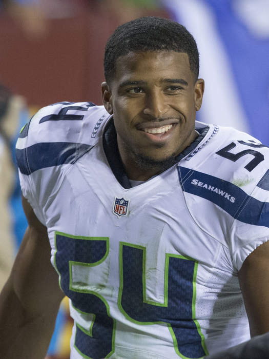 Rams' Bobby Wagner Flattens Smoke-Bomb-Toting Field Invader During 'MNF'