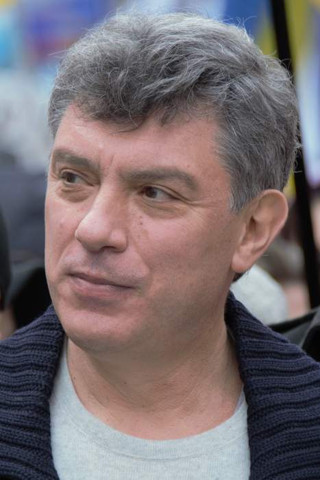 Boris Nemtsov's funeral draws long line of mourners
