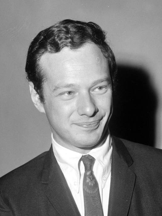 Brian Epstein: Statue of Beatles manager unveiled in Liverpool
