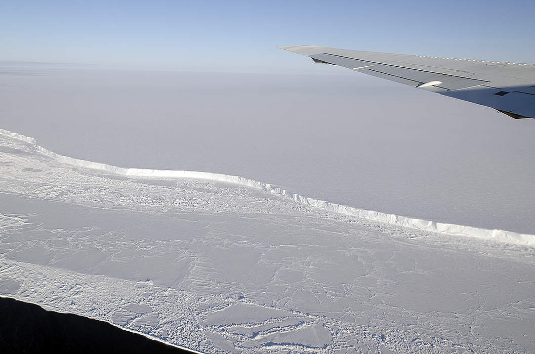 Brunt Ice Shelf: Big iceberg calves near UK Antarctic base