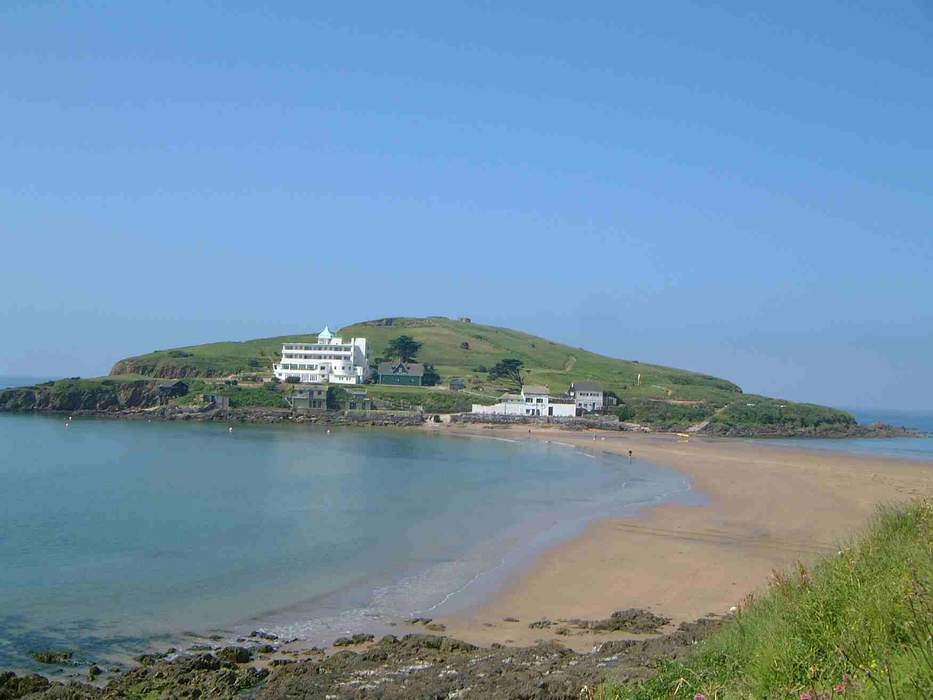 Burgh Island statue 'should be pilchards not pirates'
