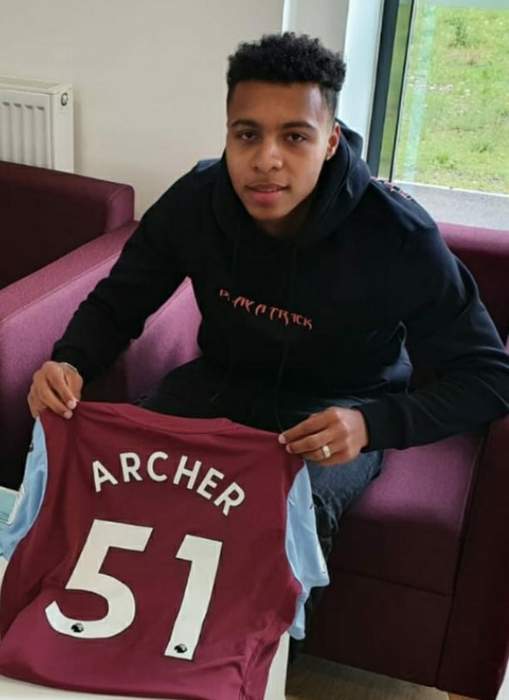 Cameron Archer: Sheff Utd sign England Under-21 striker from Aston Villa in £18m deal