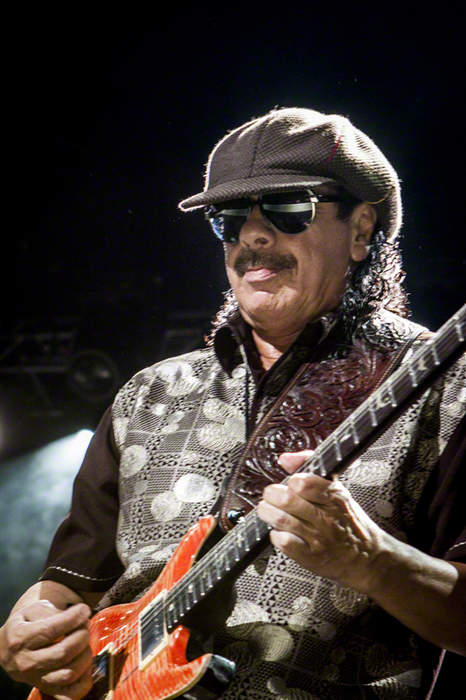 Carlos Santana: Legendary US guitarist collapses on stage