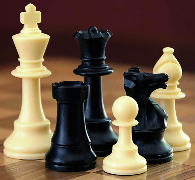 Here's how to beef up your chess skills online
