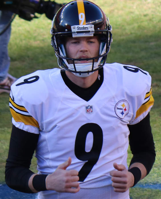 Steelers kicker Chris Boswell knocked out of game vs. Browns after huge hit on fake field goal