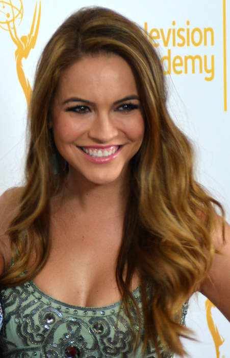 Chrishell Stause Rips People's Choice Awards, Says She Couldn't Bring G Flip