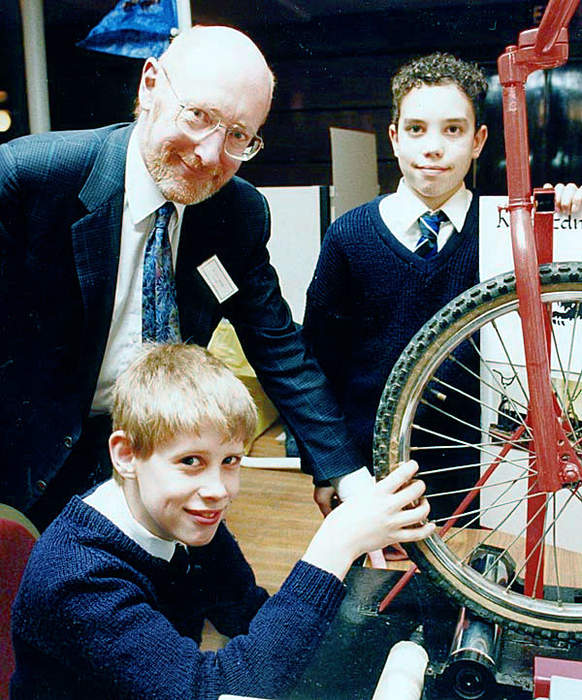 UK inventor, computing pioneer Clive Sinclair dies at 81
