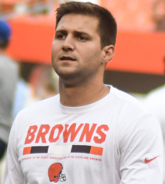 Eagles lose yet another quarterback, Cody Kessler, to injury as Carson Wentz sits out