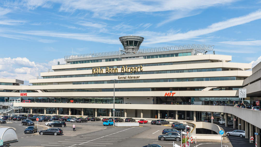 Germany: Climate activists block four airports