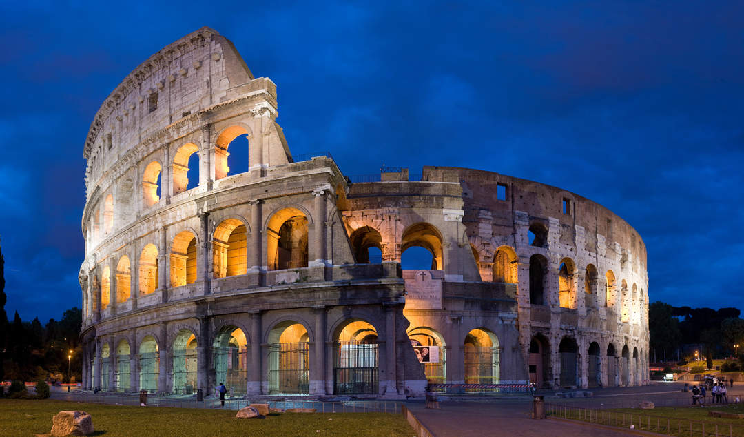 Italian police blame man from England for Colosseum graffiti