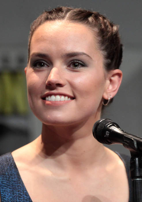 Daisy Ridley fires back at Ted Cruz after he defends Gina Carano over 'Mandalorian' firing