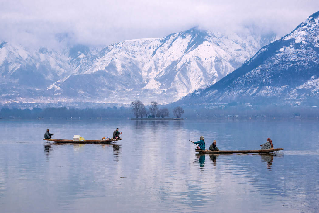 Cold wave sweeps Kashmir; several places record sub-zero temps