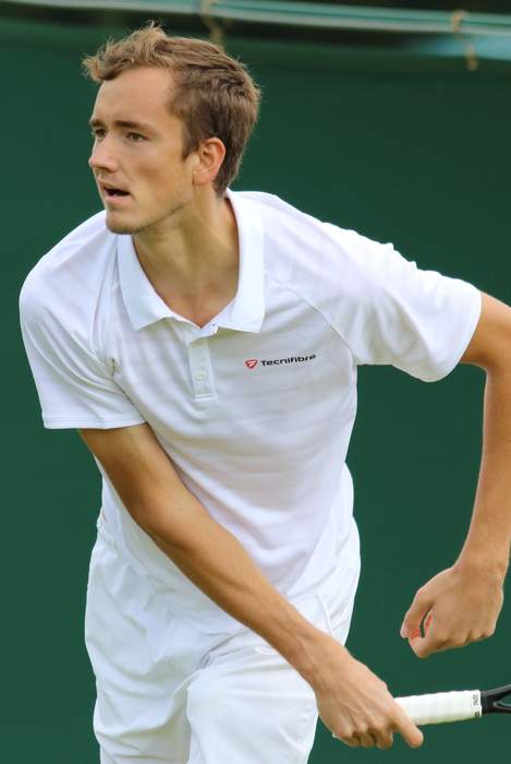 US Open: Daniil Medvedev beats Botic van de Zandschulp to reach semi-finals