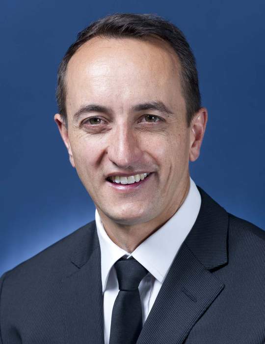Former Labor MP sues Liberal MP Dave Sharma for defamation over tweet
