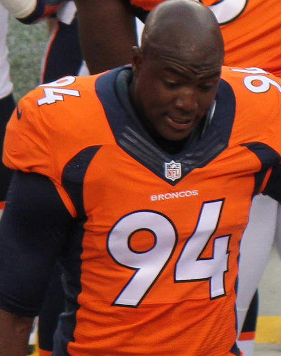 DeMarcus Ware sings national anthem at Hall of Fame Game ahead of Canton induction