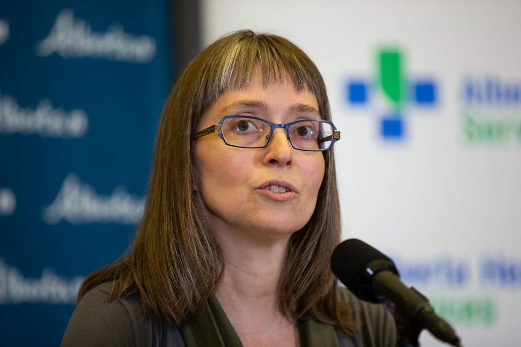Doctors sign open letter to condemn Alberta health authority move to revoke Hinshaw job offer