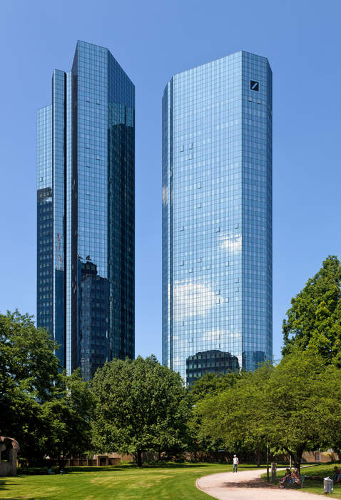 Deutsche Bank share slide reignites worries among investors