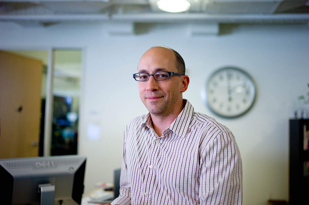 Twitter CEO Dick Costolo steps down
