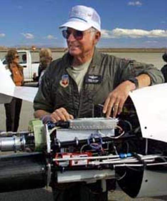 Dick Rutan, Who Flew Around the World Without Refueling, Dies at 85