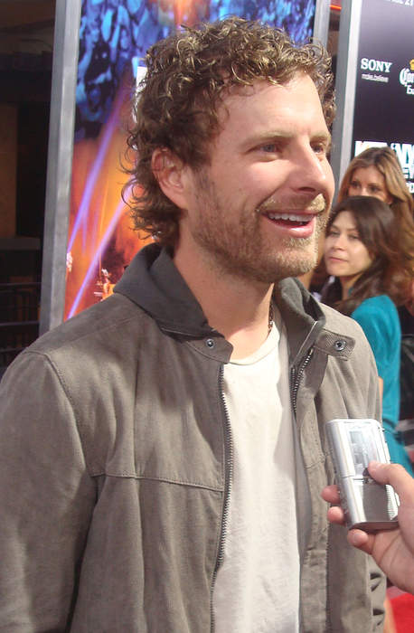 Dierks Bentley struggles during bra shopping with daughter: 'We need your mom here'