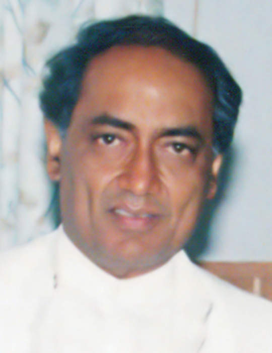 Digvijaya Singh, Vikram Singh Nati Raja of Congress booked for poll code violation after protest over party worker's death