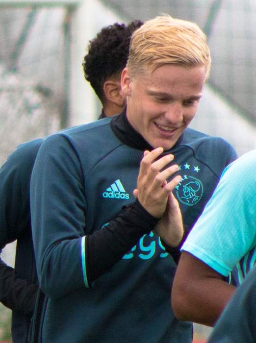 Van de Beek joins Eintracht Frankfurt on loan