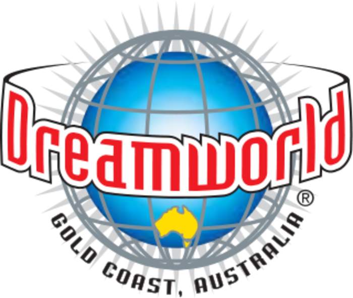 Serious crash near Dreamworld on the Gold Coast leaves two people in hospital