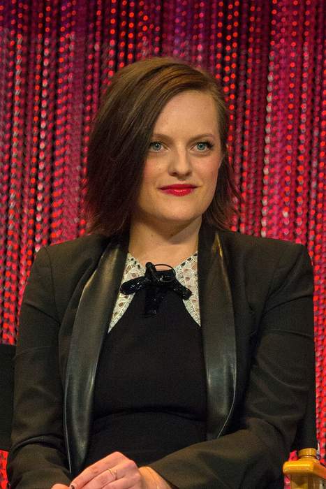 Elisabeth Moss Reveals She's Pregnant With First Child