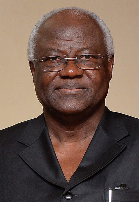 Ernest Bai Koroma: Sierra Leone ex-president flies to Nigeria for medical care