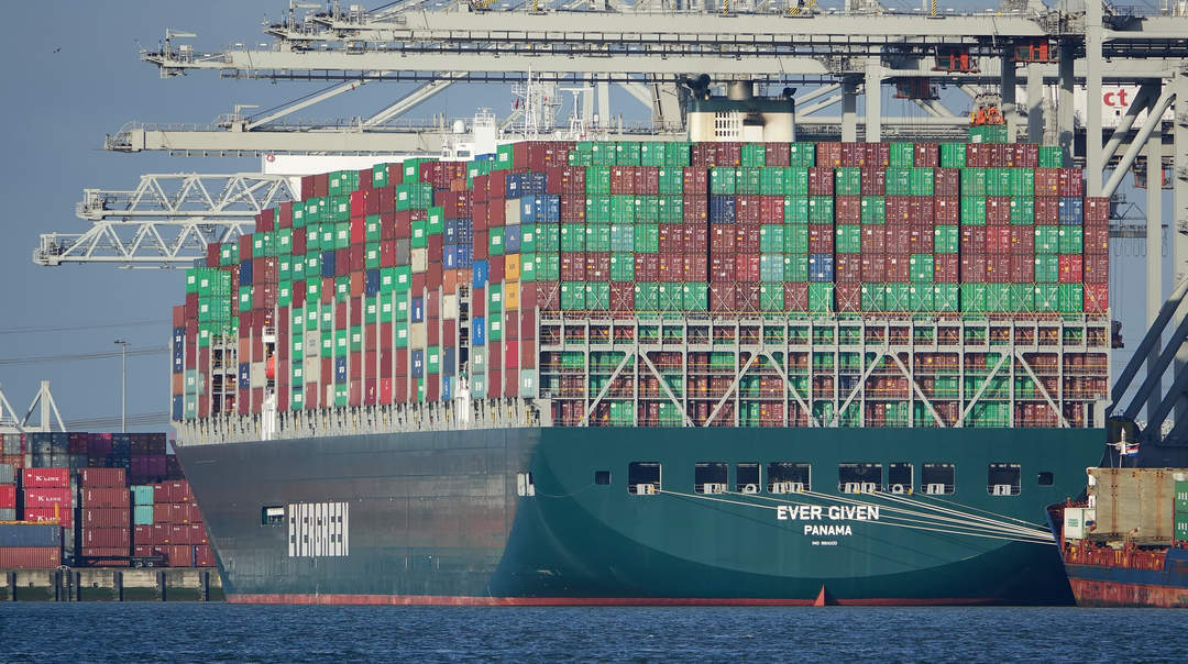 Ever Given: Ship docks in Felixstowe after Suez Canal delay