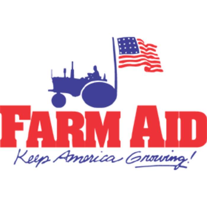 Farm Aid 2019: Willie Nelson, Dave Matthews, Luke Combs turn out in the rain for family farmers