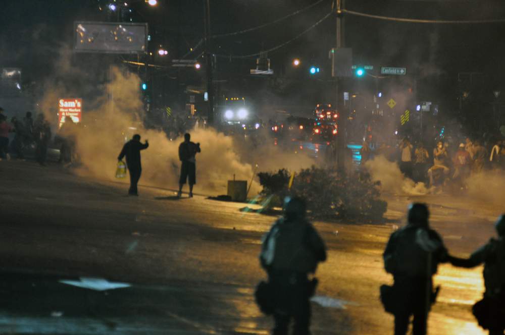 Ferguson protesters riot in aftermath of grand jury decision