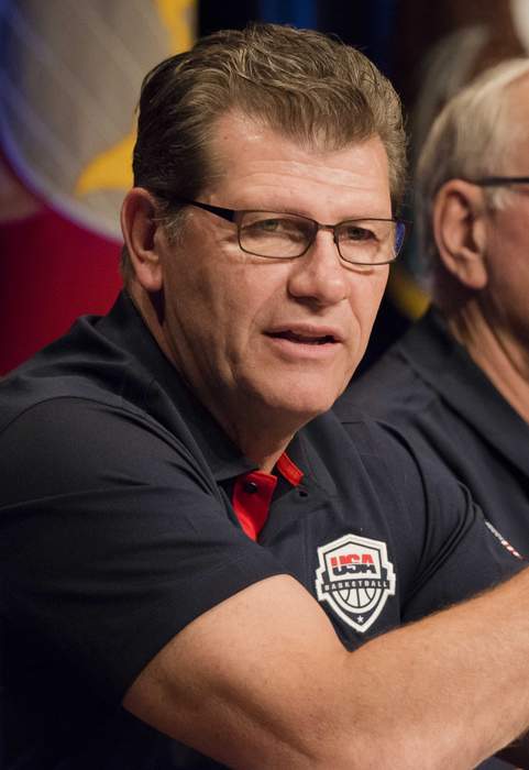 Geno Auriemma rips officiating in UConn's women's basketball rivalry game against Tennessee