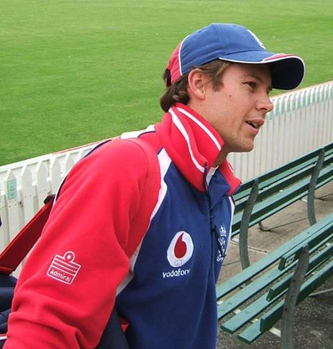 England cricketer Geraint Jones becomes a firefighter