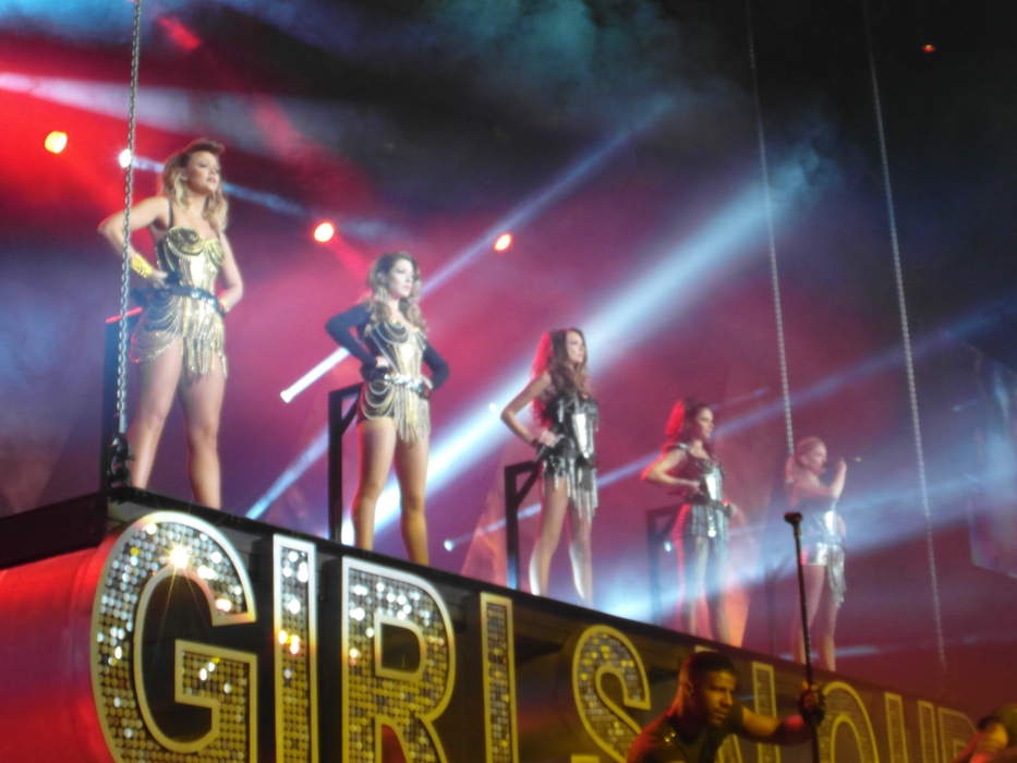 Girls Aloud kick off reunion tour dedicated to late bandmate