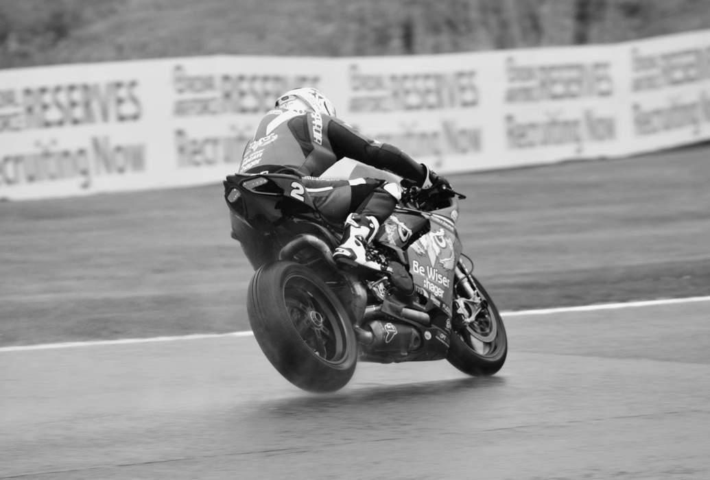 Irwin tops NW200 Superbike practice speeds