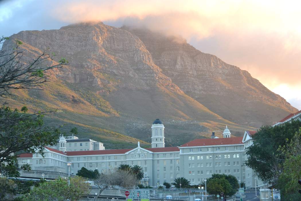 News24.com | PICS | Phone, internet communication affected by fire at Groote Schuur Hospital