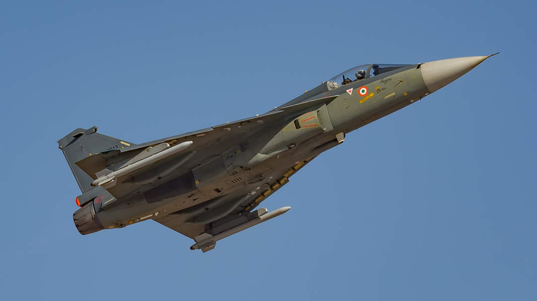 Defence ministry issues tender to HAL for 97 Tejas jets