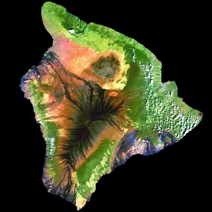  Hawaii's Kilauea volcano erupts, spewing lava